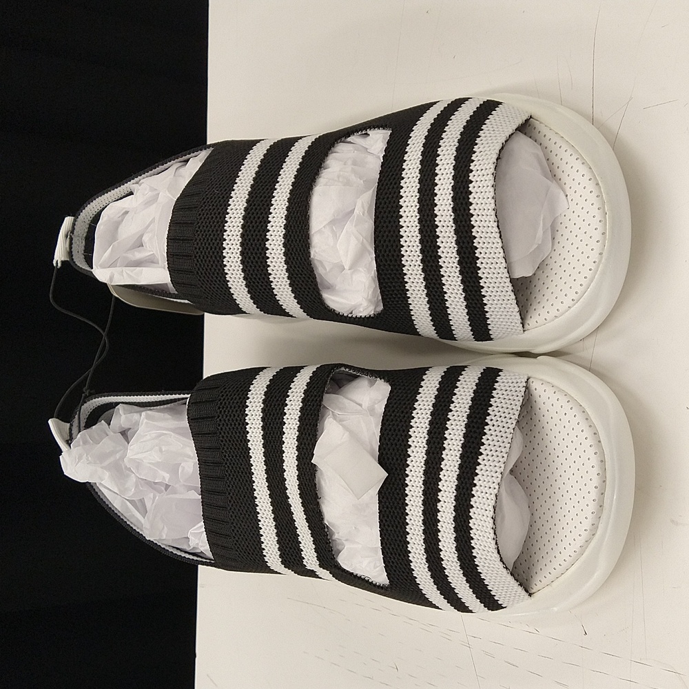 Knit sandals